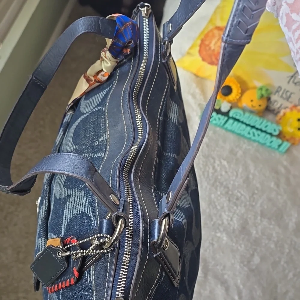 Coach Whipstitch POPPY OPTIC DENIM Tote EUC, Double zip wallet, 2 Purse Pillows - Picture 10 of 17